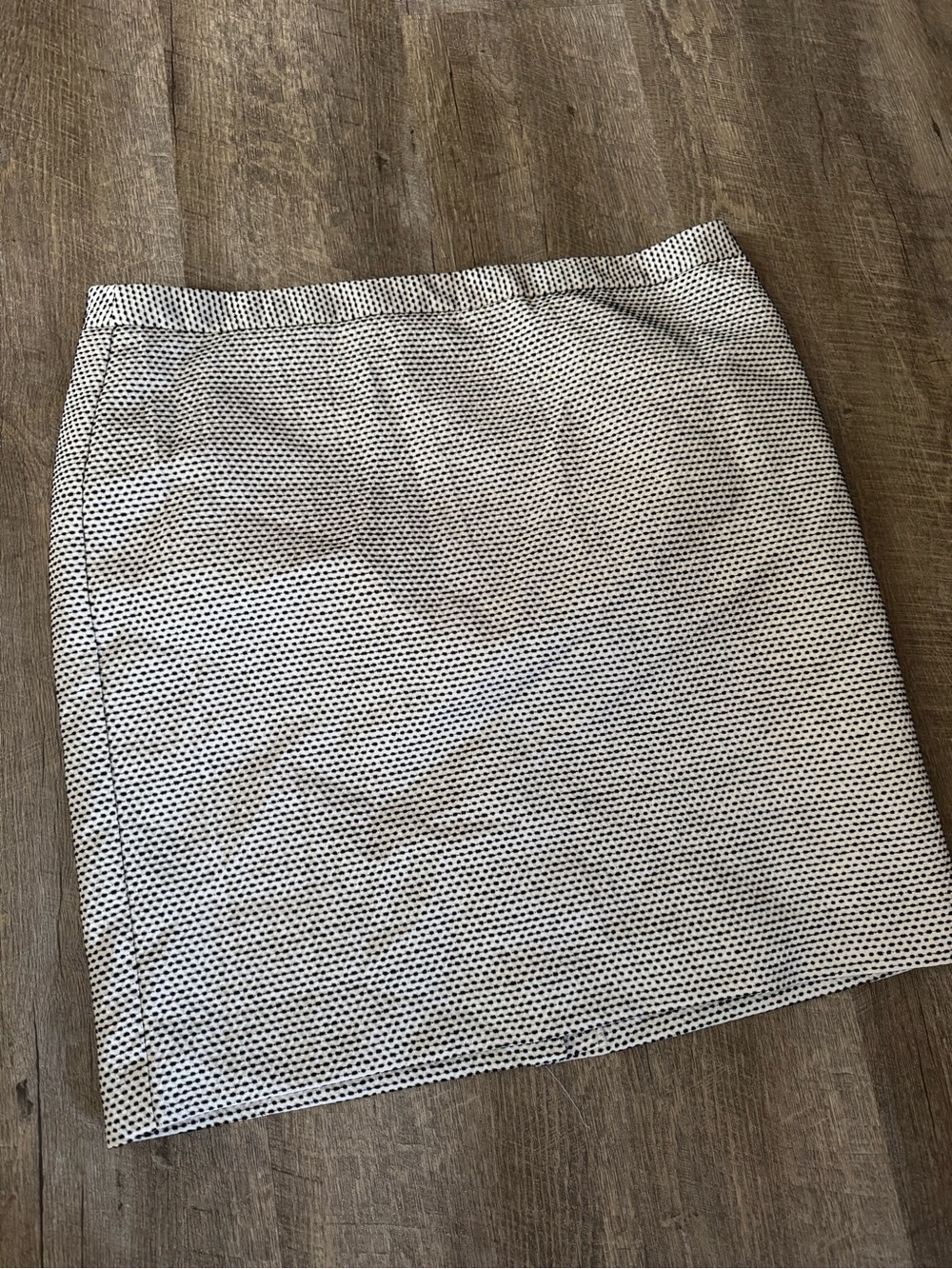 Classic White and Black Textured Pencil Skirt